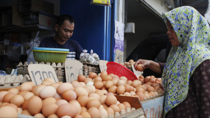 Harga Telur Ayam Terus Melonjak, Pedagang: Omzet Kami Turun