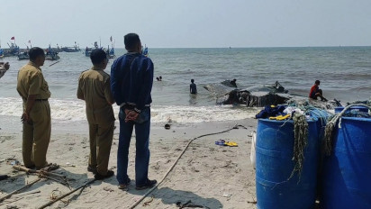 Evakuasi Bangkai Pesawat ke Bibir Pantai, Nelayan di Lamongan Rugi Jutaan Rupiah