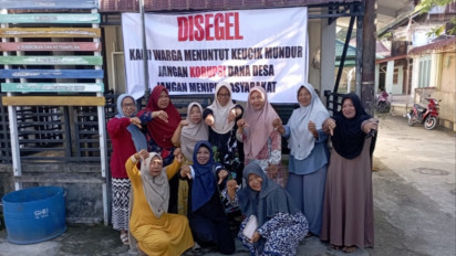 Pengelolaan Dana Desa Tidak Transparan, Warga Aceh Selatan Segel Kantor Desa