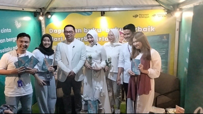 Mawar Putih Diberikan ke Sejumlah Tamu Undangan, Kerabat dan Sahabat datang ke Satu Tahun Kepergian Eril Putra Ridwan Kamil