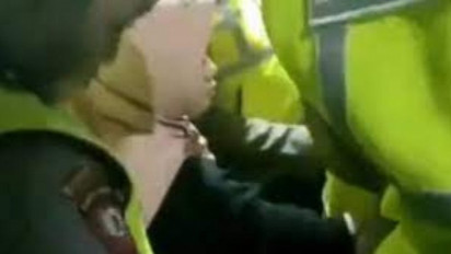 Kades Di Sidoarjo Disekap Oleh Warganya Sendiri, Ini 4 Fakta Nasib Elok Suciati Dikurung Dalam Balai Desa