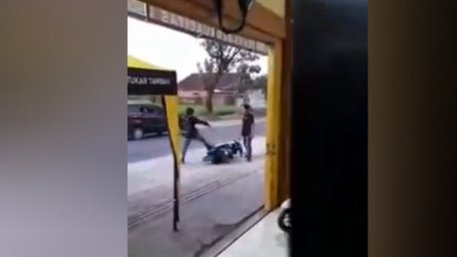 Viral! Tak Dibelikan Motor Trail, Seorang Pemuda di Magetan Mengamuk hingga Hancurkan Motor