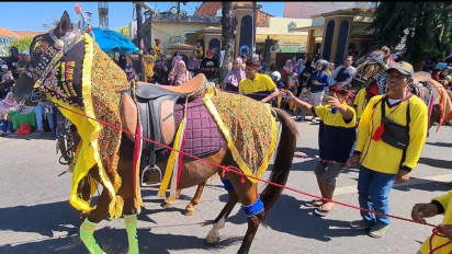 Ratusan Jaran Serek Pukau Ribuan Warga Madura, Tradisi Keraton yang Hampir Punah