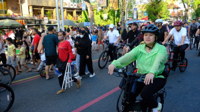 Kunjungi Car Free Day Solo, Puan Maharani Apresiasi Perkembangan Kota Solo