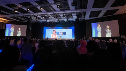 Cicipi Camilan Indonesia, Song Jihyo Ingin Bawa Kue Ongol-ongol ke Korea