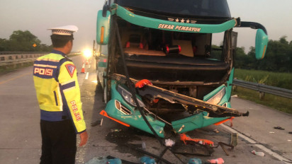 Bus Rombongan asal Gunung Kidul Kecelakaan di KM 709, Diduga karena Sopir Mengantuk