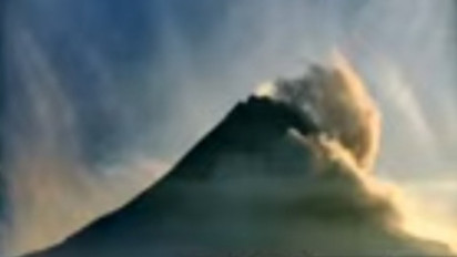 Gunung Merapi Luncurkan 24 Kali Guguran Lava Pijar Sejauh 1,8 Kilometer