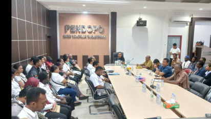 Pj Bupati Mappi Terima Aspirasi Aliansi Honorer Mappi