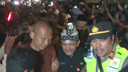 Ribuan Warga Ambarawa Sambut 32 Biksu Thudong yang Berjalan Kaki dari Thailand