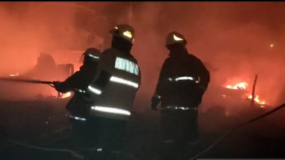 Satu Orang Tewas dalam Kebakaran Lapak Pemulung di Duren Sawit