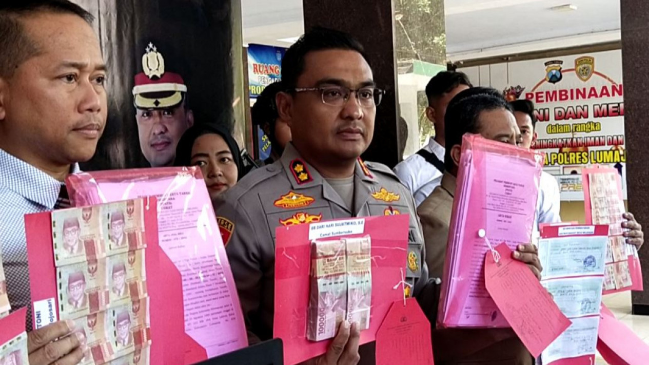 Potensi Hasil Pungli Akta Tanah Capai Rp634 Juta Lebih, Kapolres Lumajang : Untung Segera Terungkap
            - galeri foto