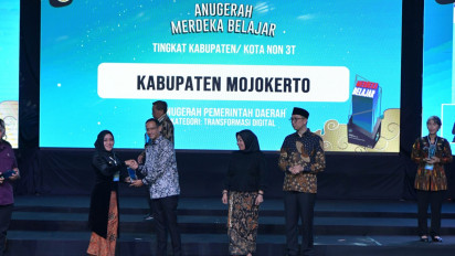 Pemkab Mojokerto Terima Anugerah Merdeka Belajar Kategori Transformasi Digital Kemdikbud Ristek RI