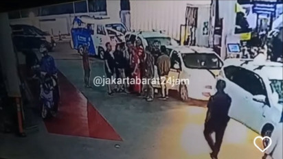 Viral Aksi Bang Jago Aniaya Pengemudi Mobil Usai Serobot Pengisian BBM di Daan Mogot