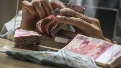 Rencana Jokowi Naikkan Gaji PNS 2024 Dinilai Kental Kepentingan Politis