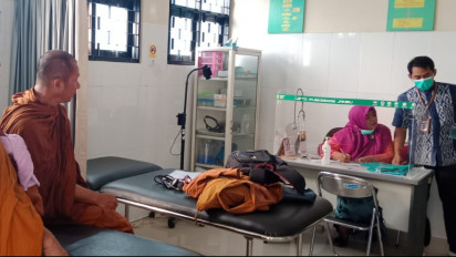 Alami Gangguan Kesehatan, Seorang Biksu dari Rombongan Thudong Dirawat di Puskemas Kab. Semarang