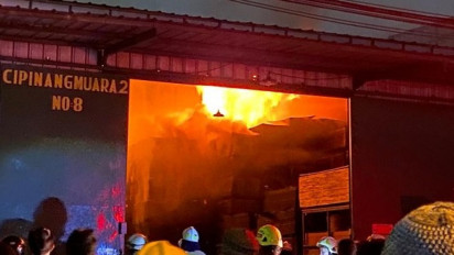 Gudang Triplek di Dekat Apartemen Casablanca East Residence Terbakar