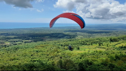 Melirik Keindahan Bukit Lanjari Sumenep, Tempat Lepas Landas Paralayang Satu-satunya di Madura
