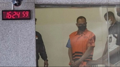 KPK Sita Kendaraan Mewah dan Rumah Rafael