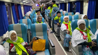 Pertama Kali di Indonesia: Rombongan Jemaah Calon Haji Labuhan Batu Berangkat Menggunakan Kereta Api Menuju Asrama Haji