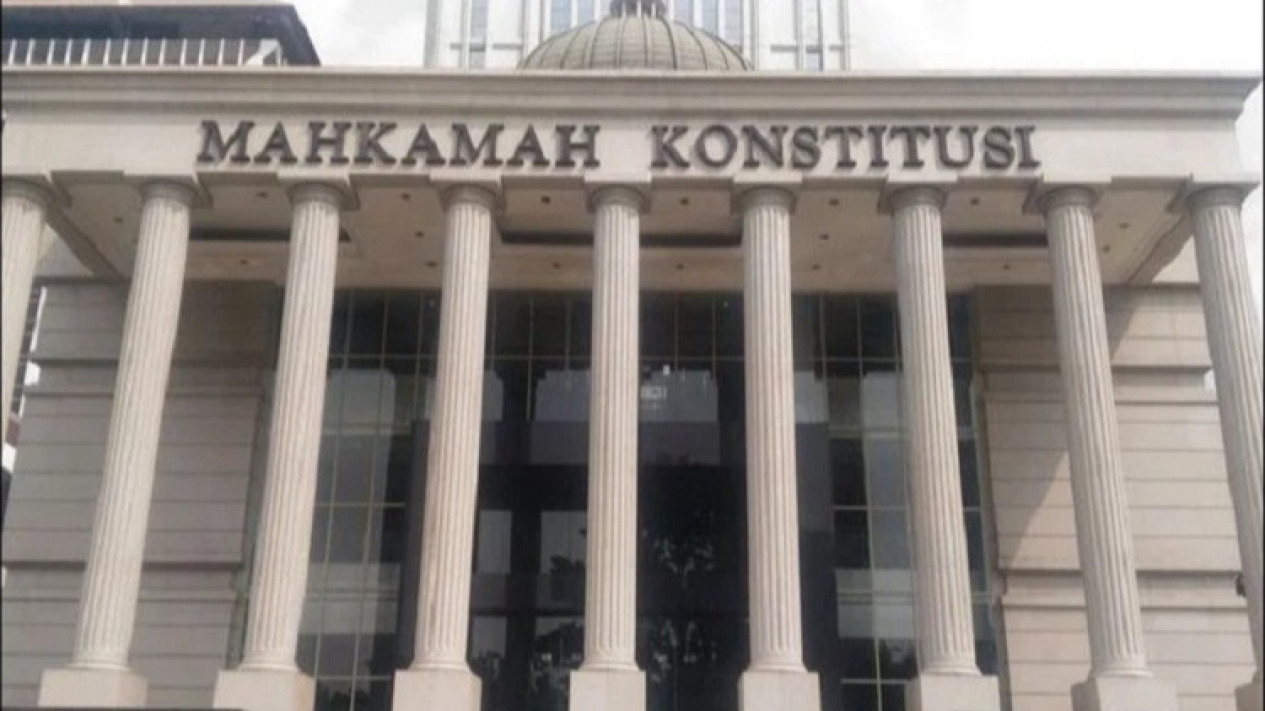 MK Bantah Denny Indrayana Adanya Kebocoran Informasi Putusan Sistem Pemilu
            - galeri foto