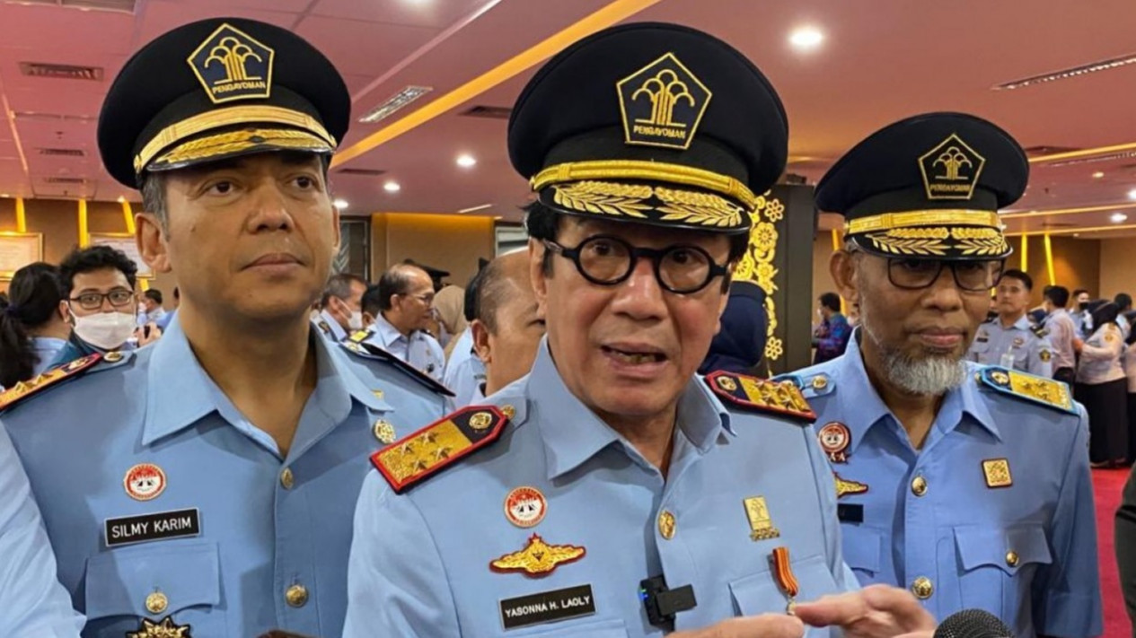 Tegas, Menkumham Yasonna Laoly Bakal Cekal dan Deportasi Turis Nakal di Bali
            - galeri foto