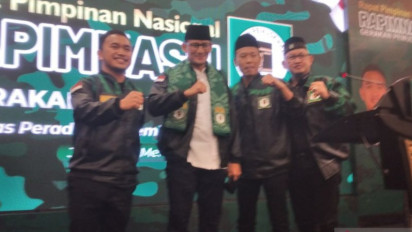 Ketika Sandiaga Uno Membuka Rapimnas dan Dikenakan Jaket Organisasi Sayap PPP