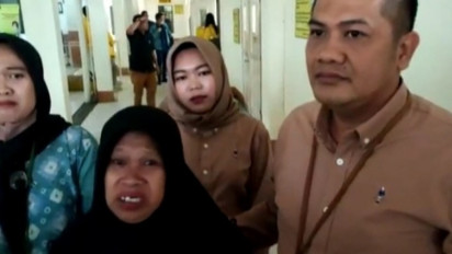 Tangis Karmini Pecah Saat Hakim Kabulkan Tuntutan Terkait Sertifikat Rumah Digadaikan Mantunya