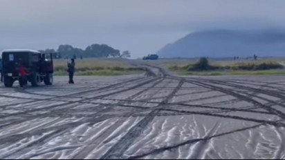 Fenomena Frozen Muncul, Kawasan Kaldera Bromo di Probolinggo Dipenuhi Hamparan Es