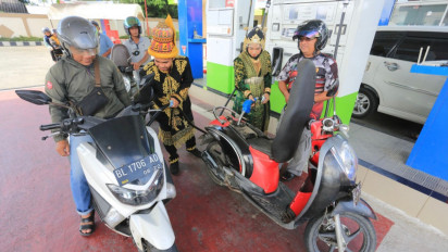 Sambut Hari Lahir Pancasila, Pegawai SPBU Meulaboh Meriahkan dengan Pakaian Adat Aceh