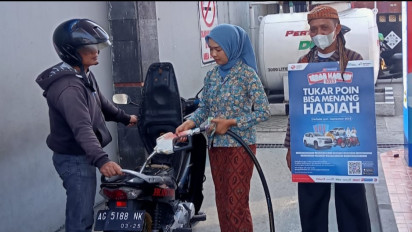 Peringati Hari Lahir Pancasila, Petugas SPBU di Kota Blitar Berpakaian Jadul