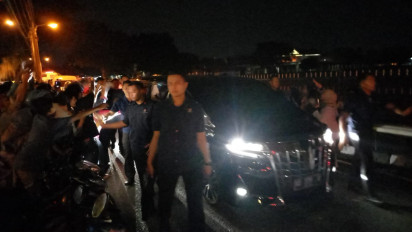 Tiba di Yogyakarta, Presiden Joko Widodo, Kaesang dan Erina Cicipi Bakmi Pak Pele di Alun-Alun Utara
