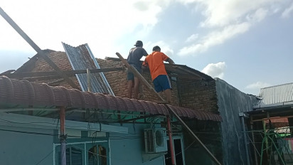 Cuaca Buruk, 122 Rumah Warga Dihantam Puting Beliung di Medan