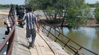 Keropos Dimakan Usia, Warga Khawatir Jembatan Naleung Julok Aceh Timur Roboh