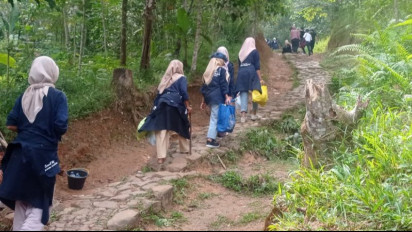 Musim Penen Durian! Wisatawan Padati Permukiman Badui Sambil Menikmati Keindahan Alam