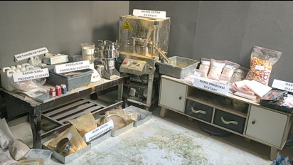 Pabrik Lab Pembuatan Narkotika di Tangerang Produksi 2.500 Butir Pil Ekstasi