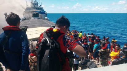 Update Foto-Foto KRI Teluk Hading 538 yang Terbakar di Perairan Selayar, Sekitar 8 Nautikal Mil dari Pelabuhan Bira Bulukumba