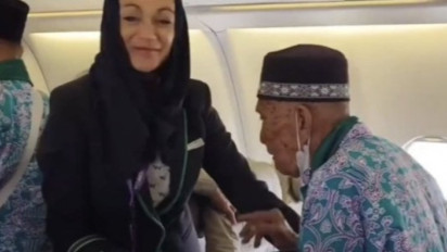 Viral! Gegara Lupa Beri Pakan Ayam, Jemaah Haji Usia 95 Tahun Minta Turun dari Pesawat