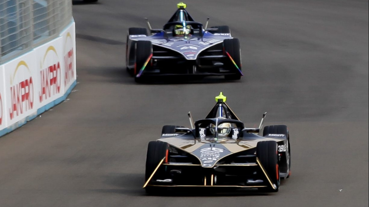 Vandoorne dan Vergne Finis di Posisi 4 dan 5, DS Penske Puas Dominasi Top 5 Formula E
            - galeri foto
