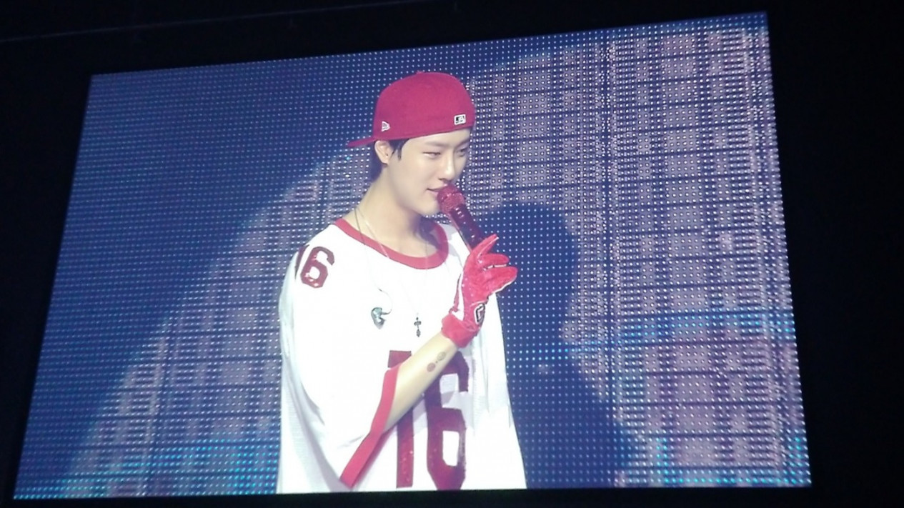 Kejutkan Moodz Jakarta, Tiba-tiba WOODZ Nyanyikan Lagu Cantik Milik Kahitna
            - galeri foto