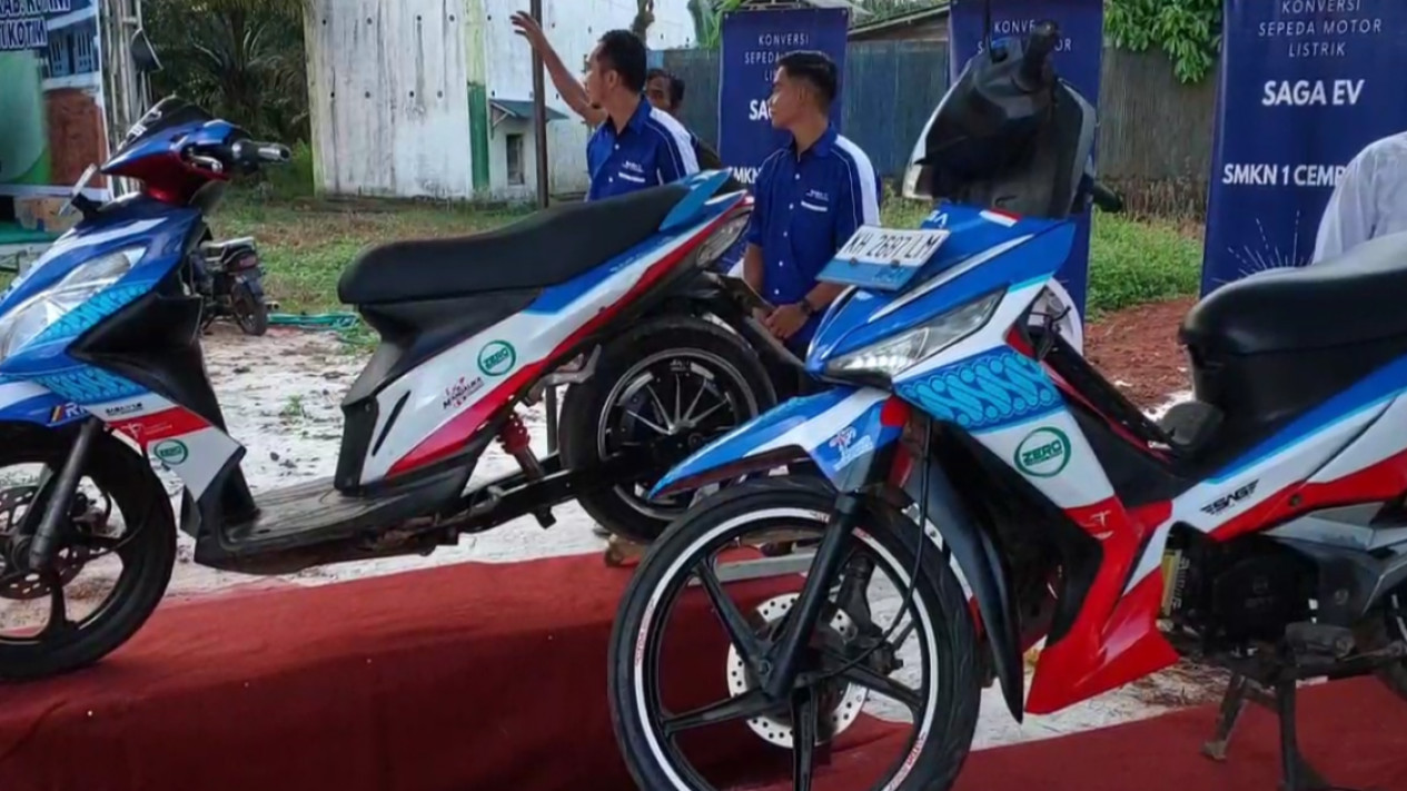 Pelajar SMK Sukses Konversi Motor BBM Jadi Motor Listrik
            - galeri foto