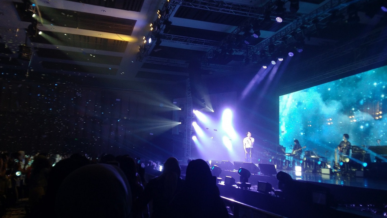 Terharu Dapat Kejutan dari Moodz, WOODZ Mengira Visual Panggungnya Dihack
            - galeri foto