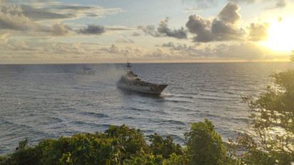 Terbakar di Selat Selayar, Begini Penampakan KRI Teluk Hading 538 di Tanjung Bira