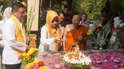 Perayaan Hari Raya Waisak, Bupati Mojokerto Kunjungi Maha Vihara Majapahit