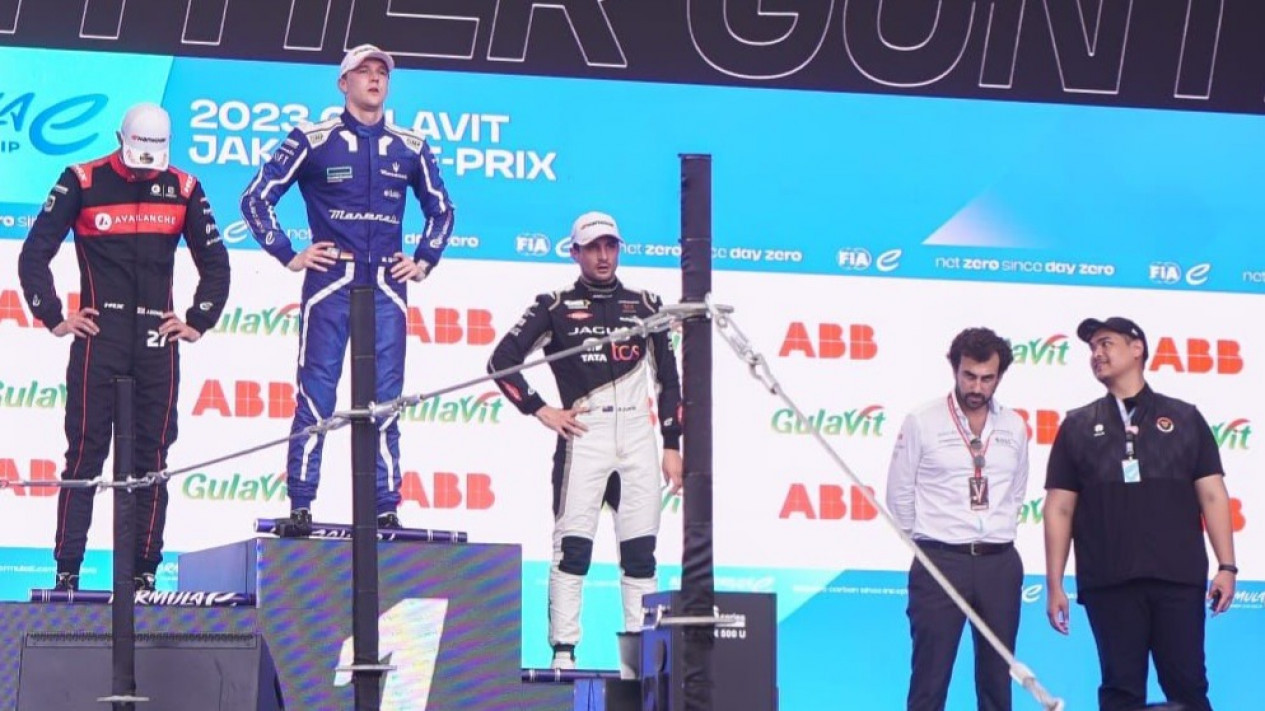 Cuaca Panas Ekstrem di Formula E, Menpora Dito Inginkan Night Race pada Agenda Selanjutnya
            - galeri foto