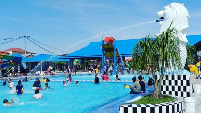 Menikmati Long Weekend di Awal Juni, Wahana Air Kolam Renang Bahagia Ramai Dikunjungi Pengunjung
