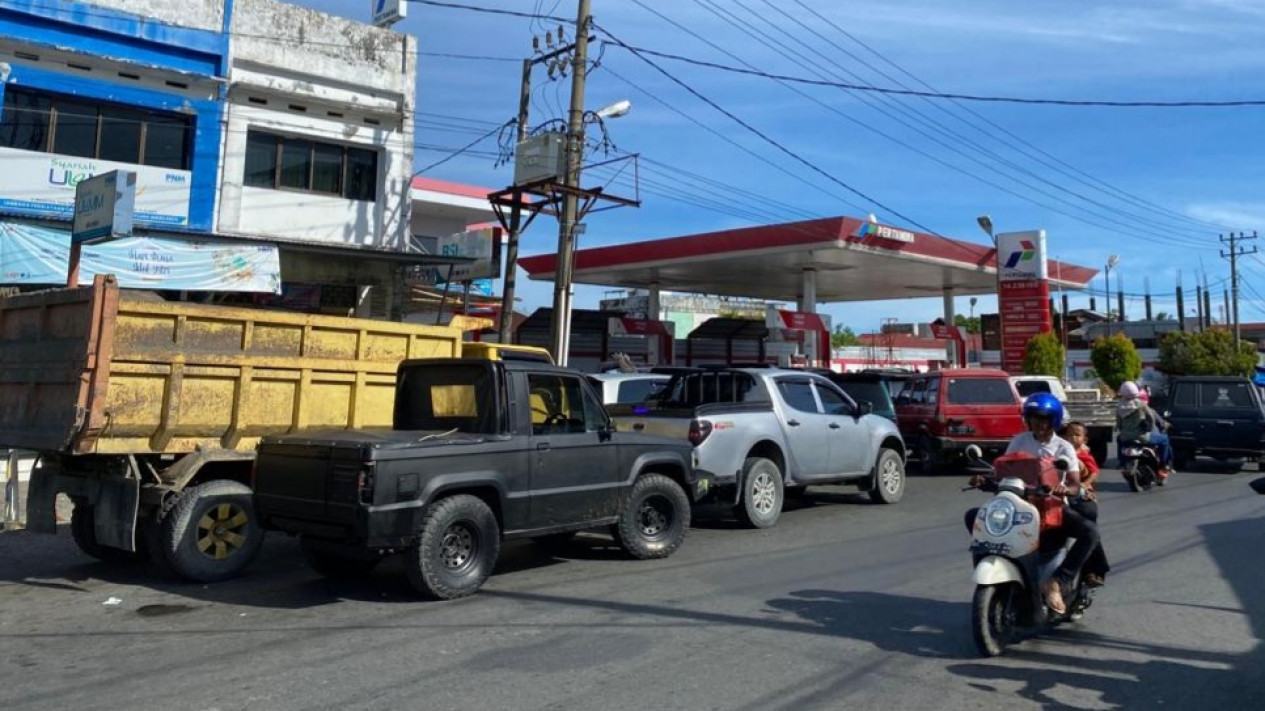 Antrean Panjang BBM di Meulaboh Hambat Pertumbuhan UMKM
            - galeri foto