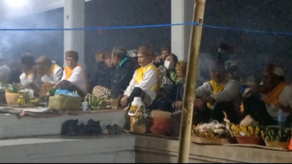 Dukun Pandita dari 4 Daerah Masih Lengkap, Ritual Yadnya Kasada 2023 Tanpa Ada Pengukuan