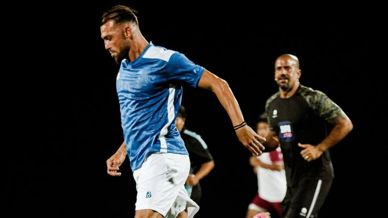 Legenda Argentina dan Marco Simic Jajal Lapangan Anyar Bali United, Kode Bergabung?
            - galeri foto