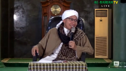 Masih Ragu Ingin Pajang Foto di Rumah? Buya Yahya Menjawab Bahwa Hukum Memasang Foto Sebenarnya......