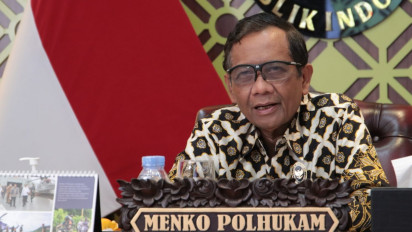 Mahfud Md Minta Tolong ke Denny Indrayana: Jangan Anies Gagal Nyapres Tuduh Pemerintahan Jokowi